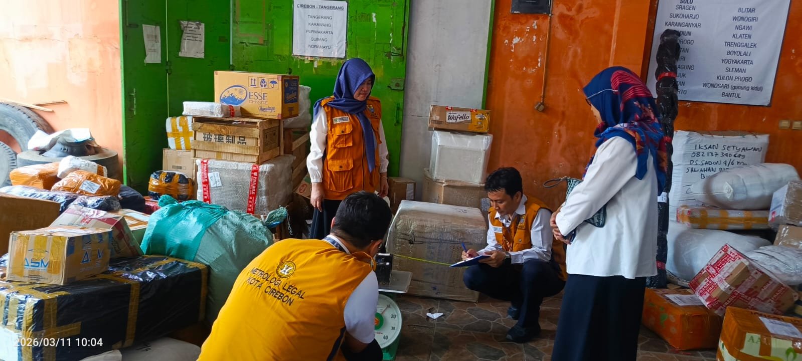 Jelang Hari Besar Keagamaan Nasional (HBKN), Bidang Kemetrologian Lakukan Pengawasan UTTP di Sejumlah Ekspedisi Kota Cirebon