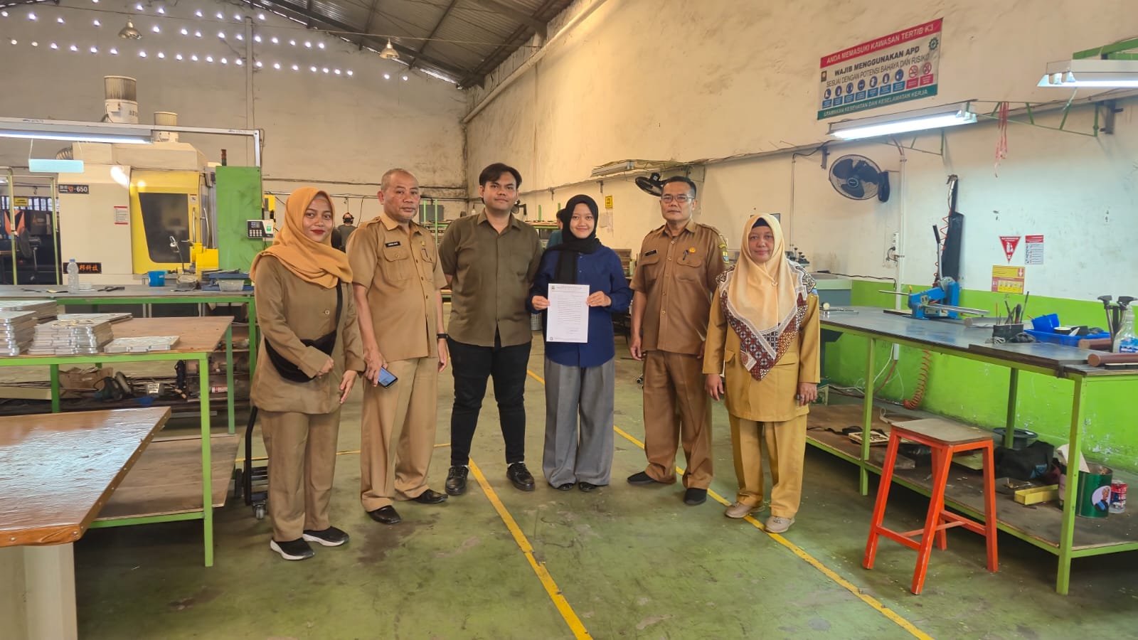 Tingkatkan Kepatuhan Industri, Bidang Perindustrian Monitoring Laporan SIINas di PT Gold Ray Industrial Indonesia