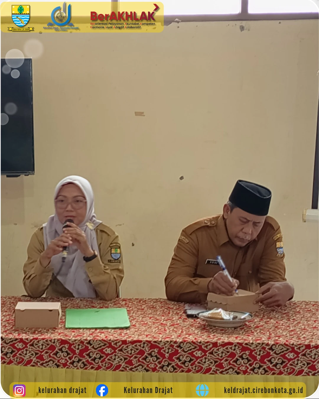 Nurhana, Sekretaris Kelurahan Drajat menghadiri acara Musyawarah Masyarakat Desa (MMD)