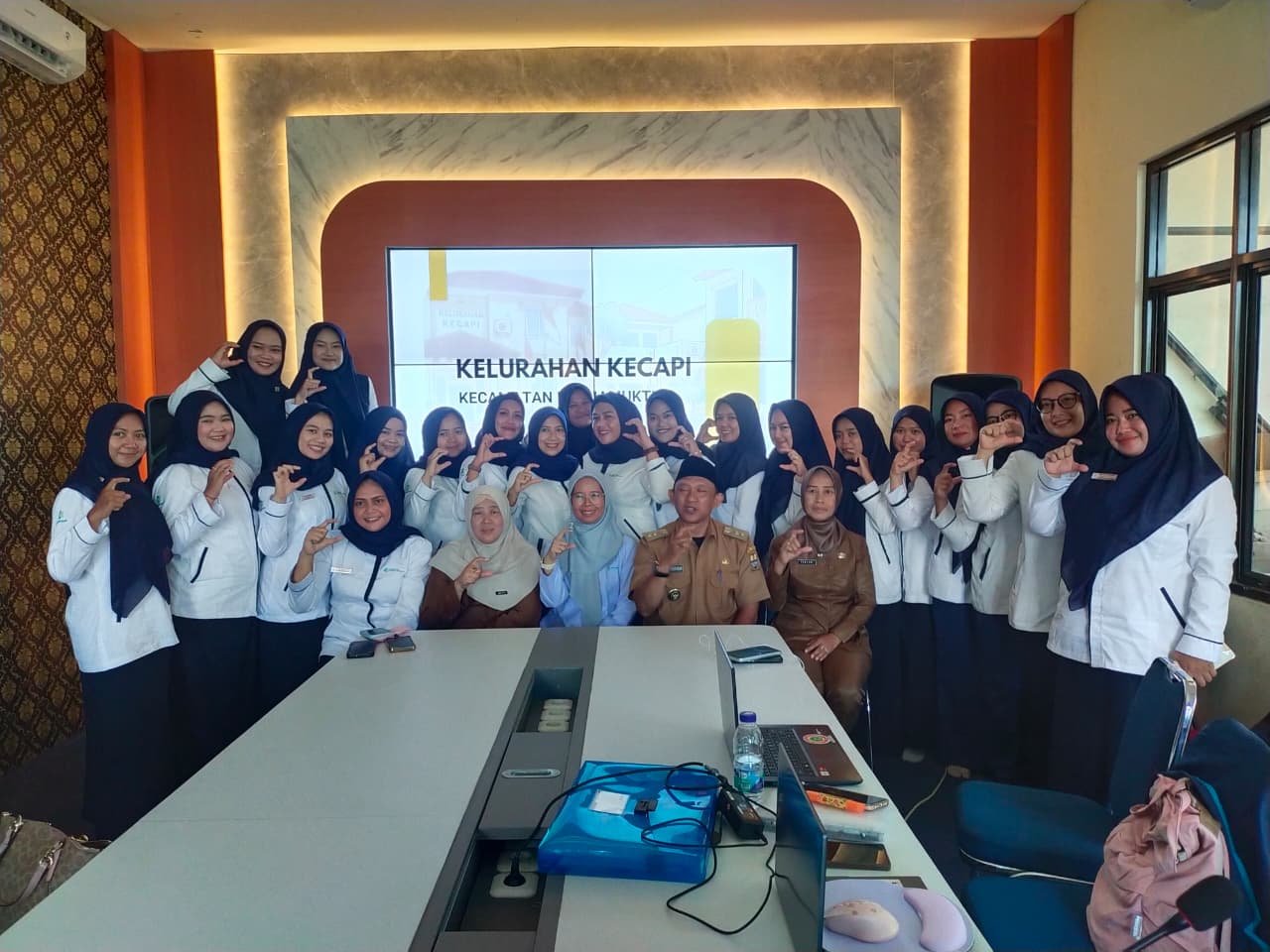 Penerimaan Mahasiswa KKN Poltekkes Tasikmalaya di Kelurahan Kecapi