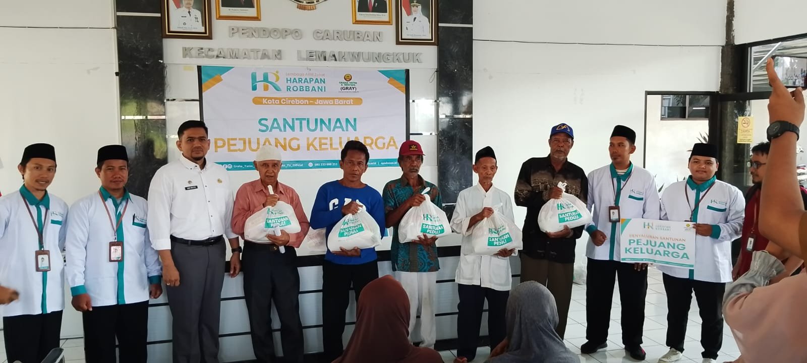 Peduli Pejuang Keluarga: LAZ Harapan Robbani Salurkan Santunan di Kecamatan Lemahwungkuk