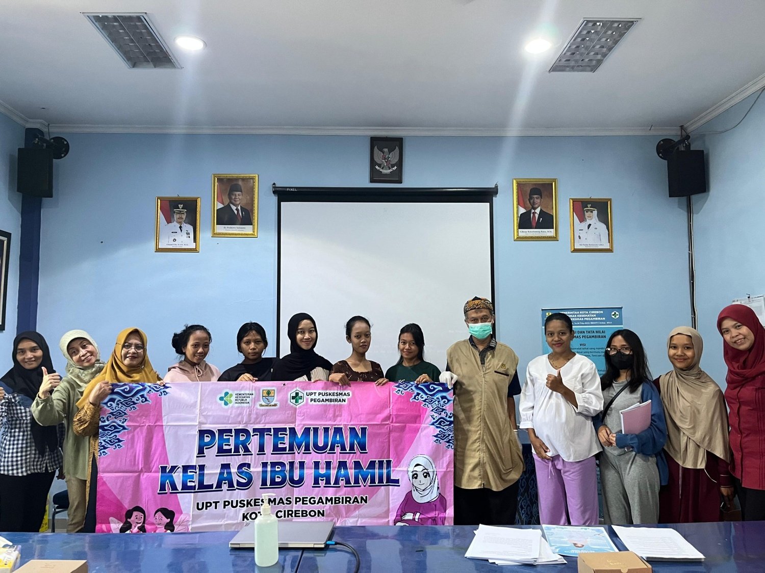 PERTEMUAN KELAS IBU HAMIL DI RUANG AULA PUSKESMAS PEGAMBIRAN