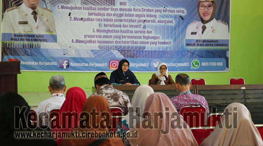 Kasi Tata Pemerintahan Pimpin Briefing Kamis Pagi di Aula Kecamatan Harjamukti