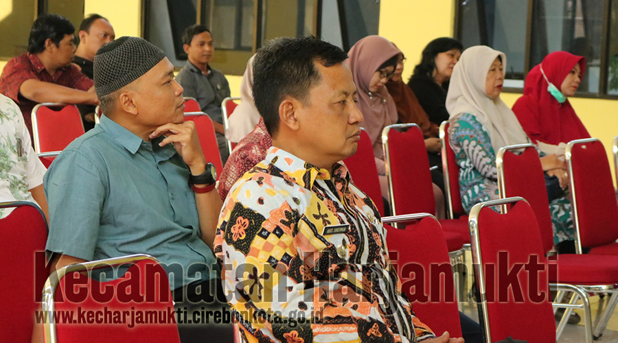 Kasi Tata Pemerintahan Pimpin Briefing Kamis Pagi di Aula Kecamatan Harjamukti