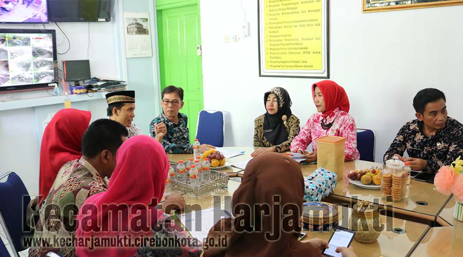 Ketua TP UKS Monitoring SMPN 7 Kota Cirebon Persiapan Lomba TP UKS Jawa Barat