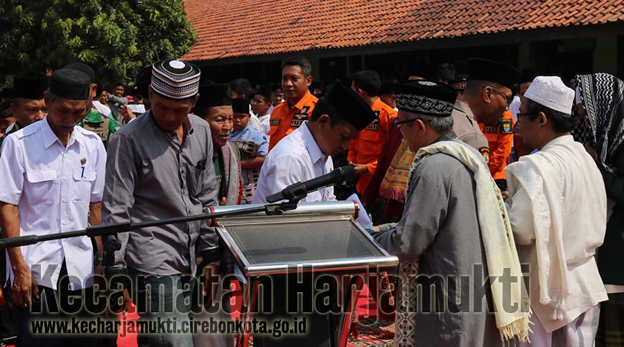 Camat Harjamukti Turut Menghadiri Shalat Istiqa di MTSn 2 Kota Cirebon