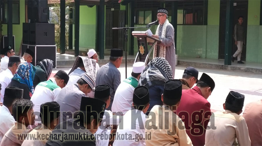 Lurah Kalijaga Hadiri Sholat Istisqo Berjamaah Di MTS Negeri 2 Kota Cirebon