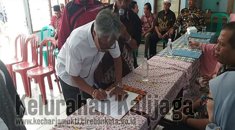 Pelantikan Pengurus RW. 015 Permata Harjamukti Selatan Kelurahan Kalijaga Periode Tahun 2019 - 2022